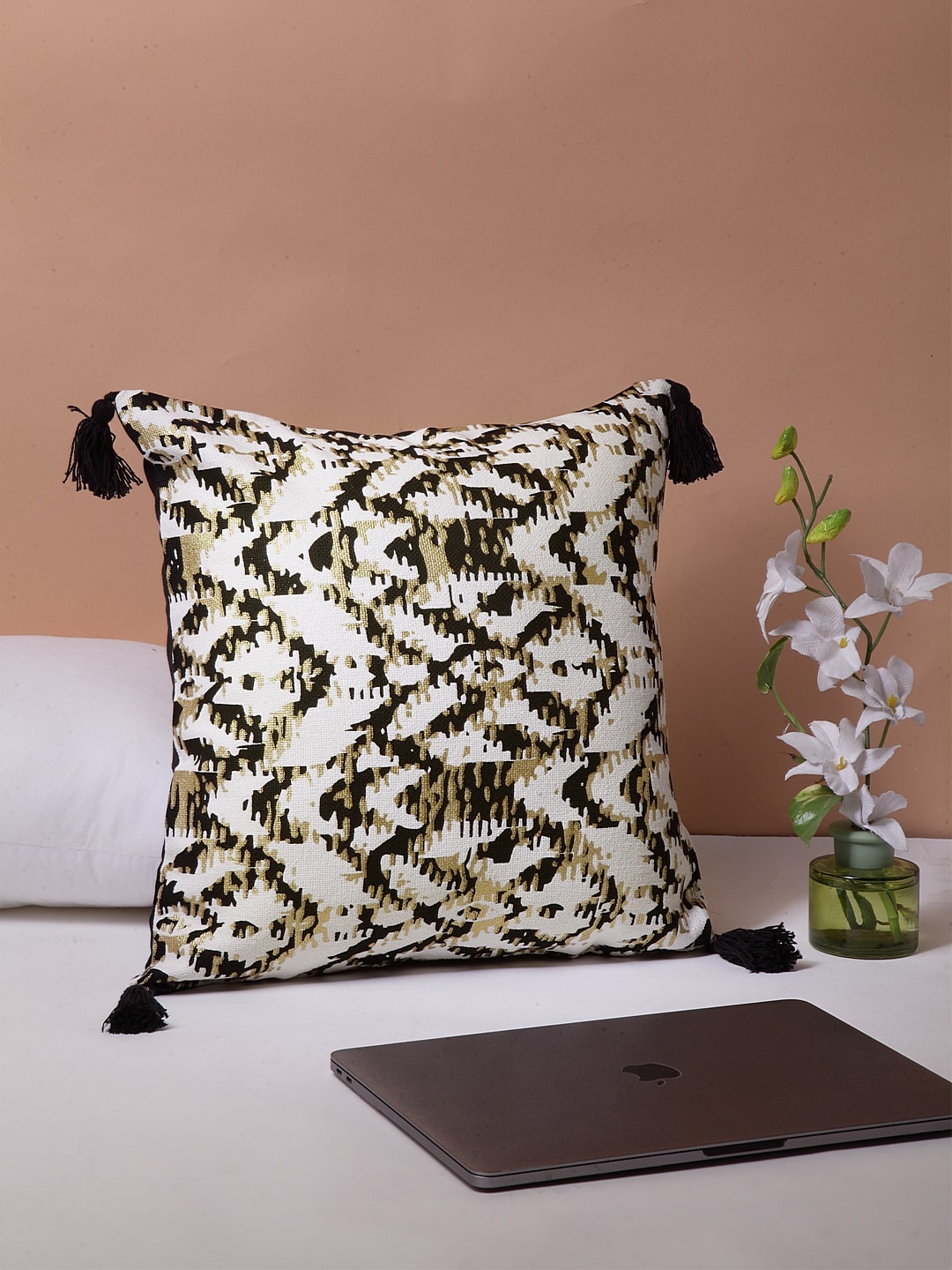 

BLANC9 Black & White Set of Single Self Design Square Cushion Covers