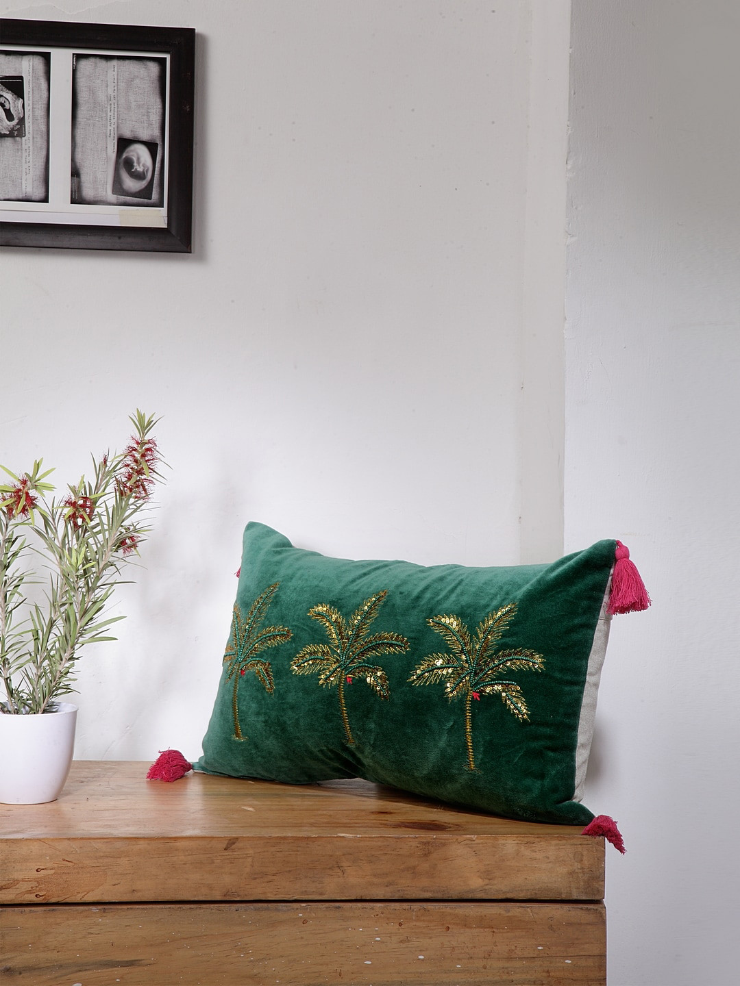 

BLANC9 Green & Gold-Toned Set of Single Embroidered Rectangle Cushion Covers