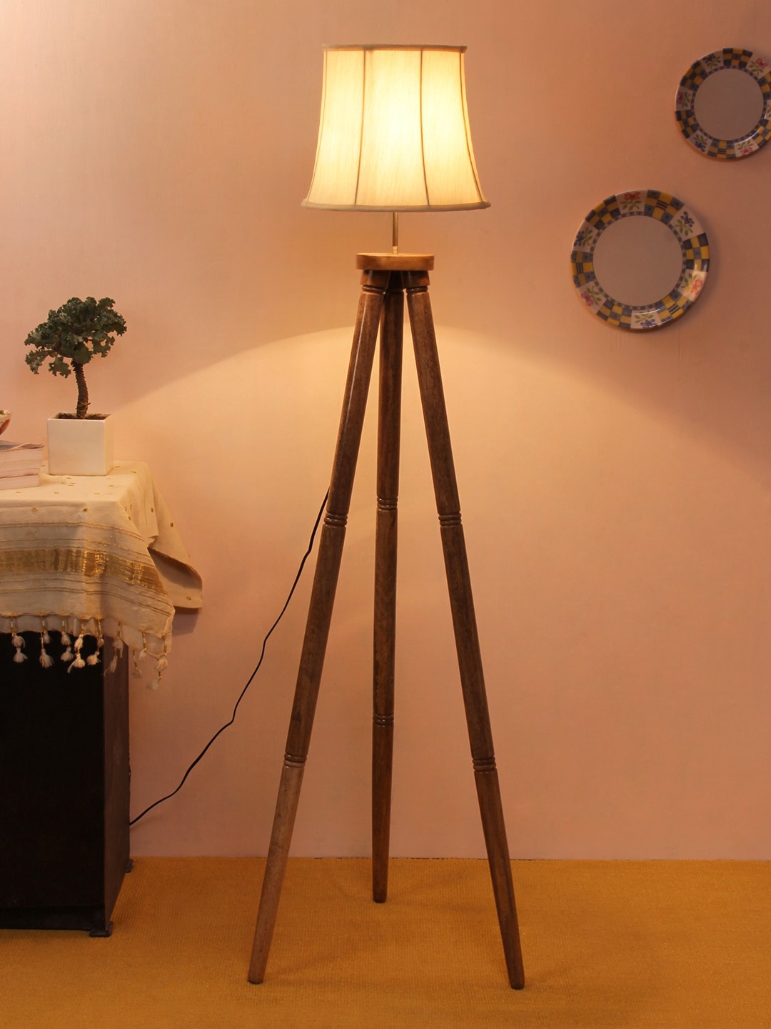 

Devansh Cream-Coloured & Brown Solid Traditional Tripod Lamp with Shade