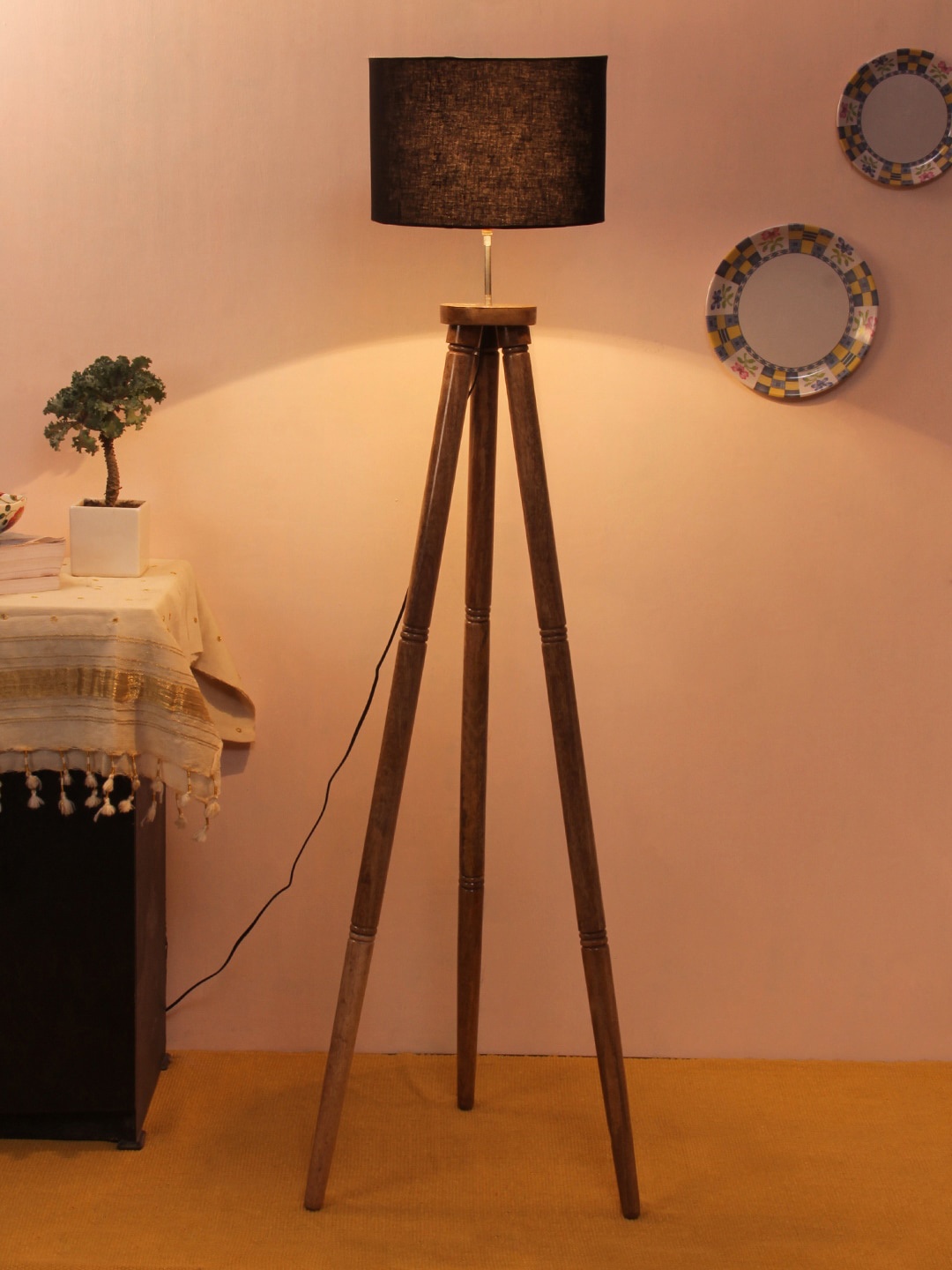 

Devansh Black & Brown Solid Traditional Tripod Lamp with Shade
