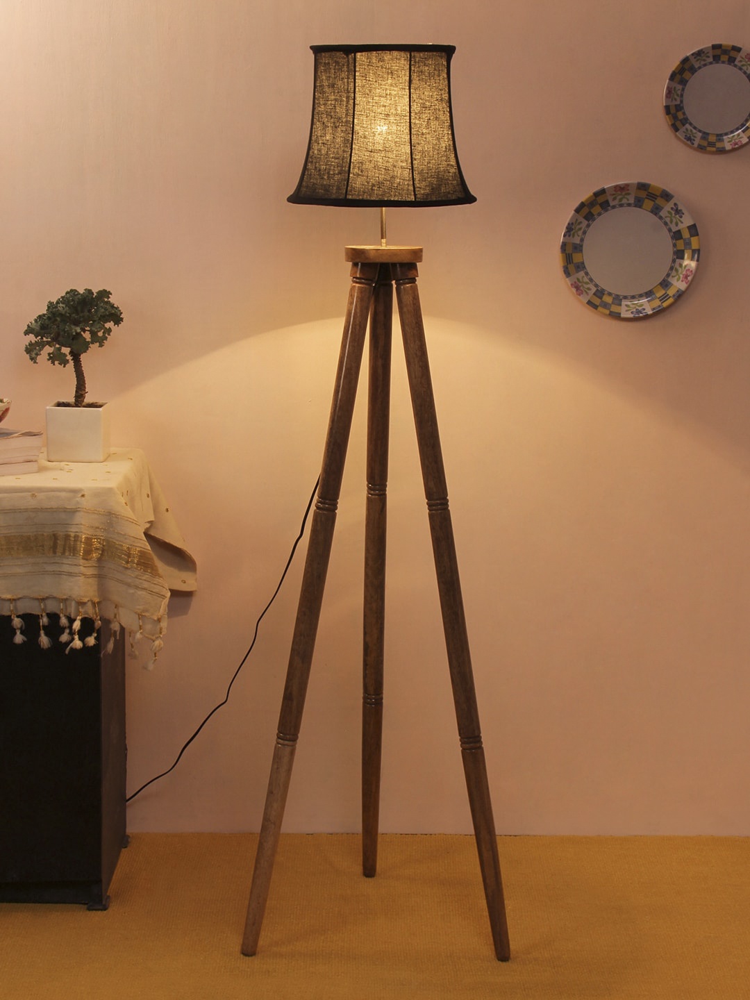 

Devansh Black & Brown Wooden Tripod Lamp