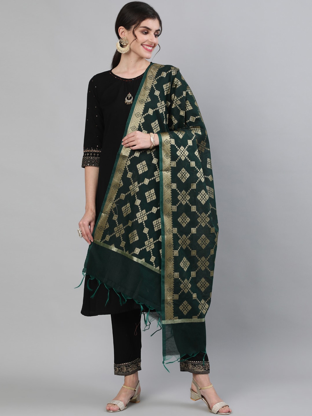 

Ishin Green & Gold-Toned Woven Design Dupatta