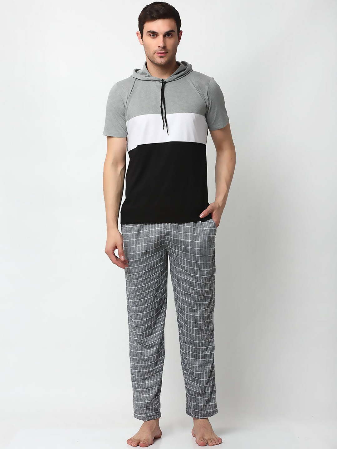 

VIMAL JONNEY Men Grey Melange & Black Colourblocked Night suit