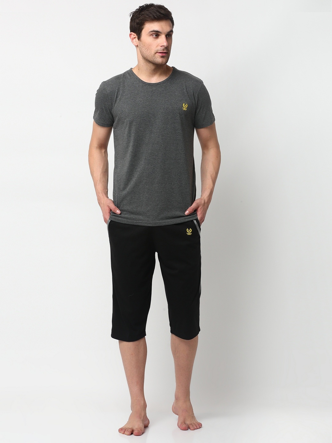 

VIMAL JONNEY Men Grey Melange & Black Solid Night suit