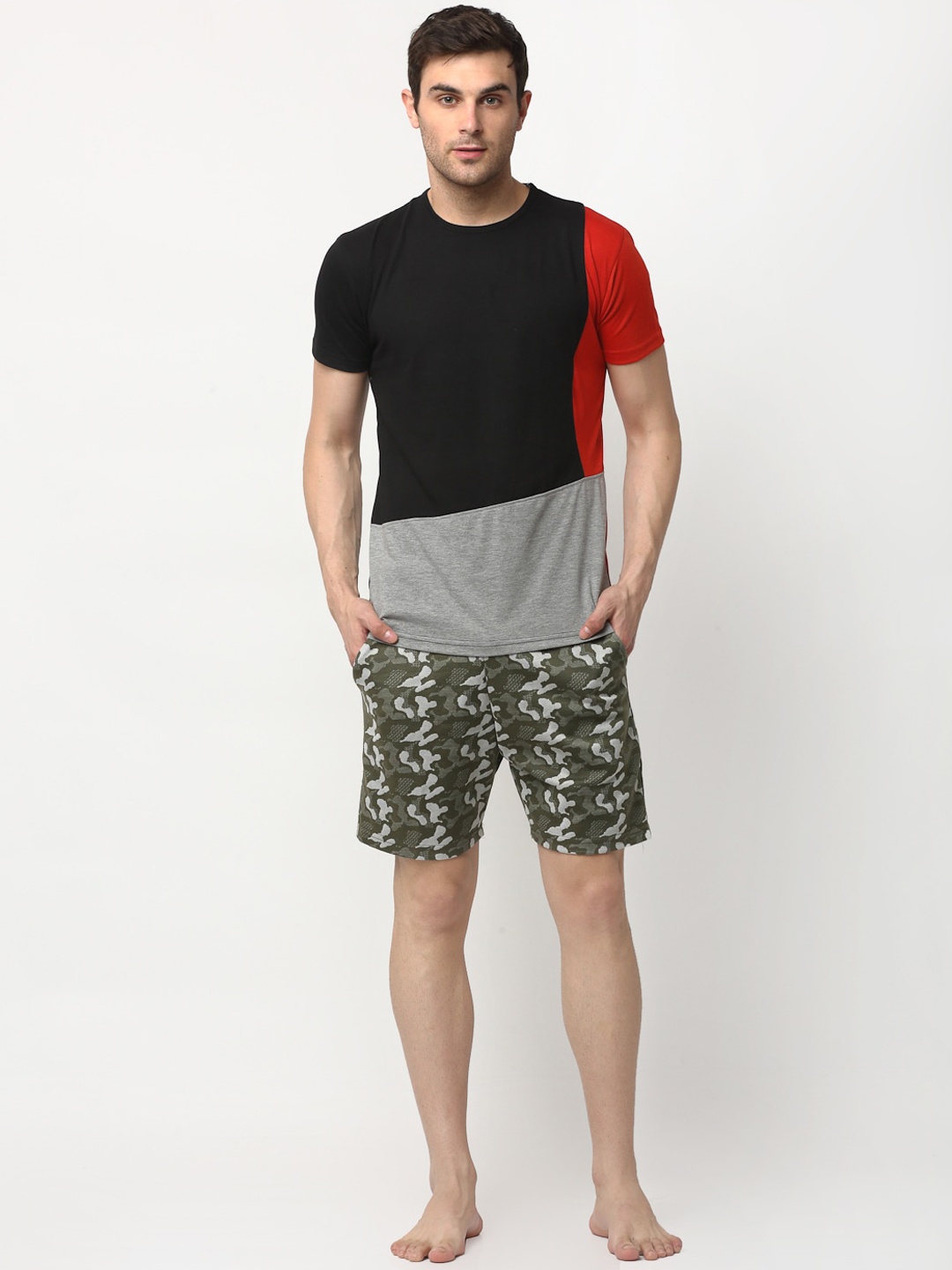 

VIMAL JONNEY Men Black & Green Colourblocked Night suit