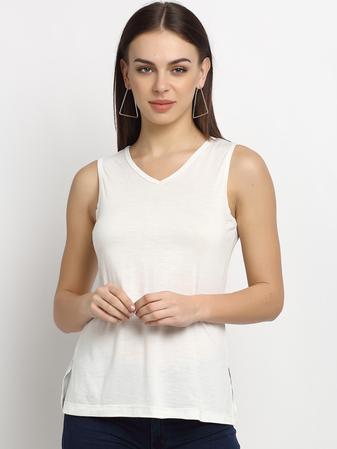 

Rute Women White Solid V-Neck T-shirt