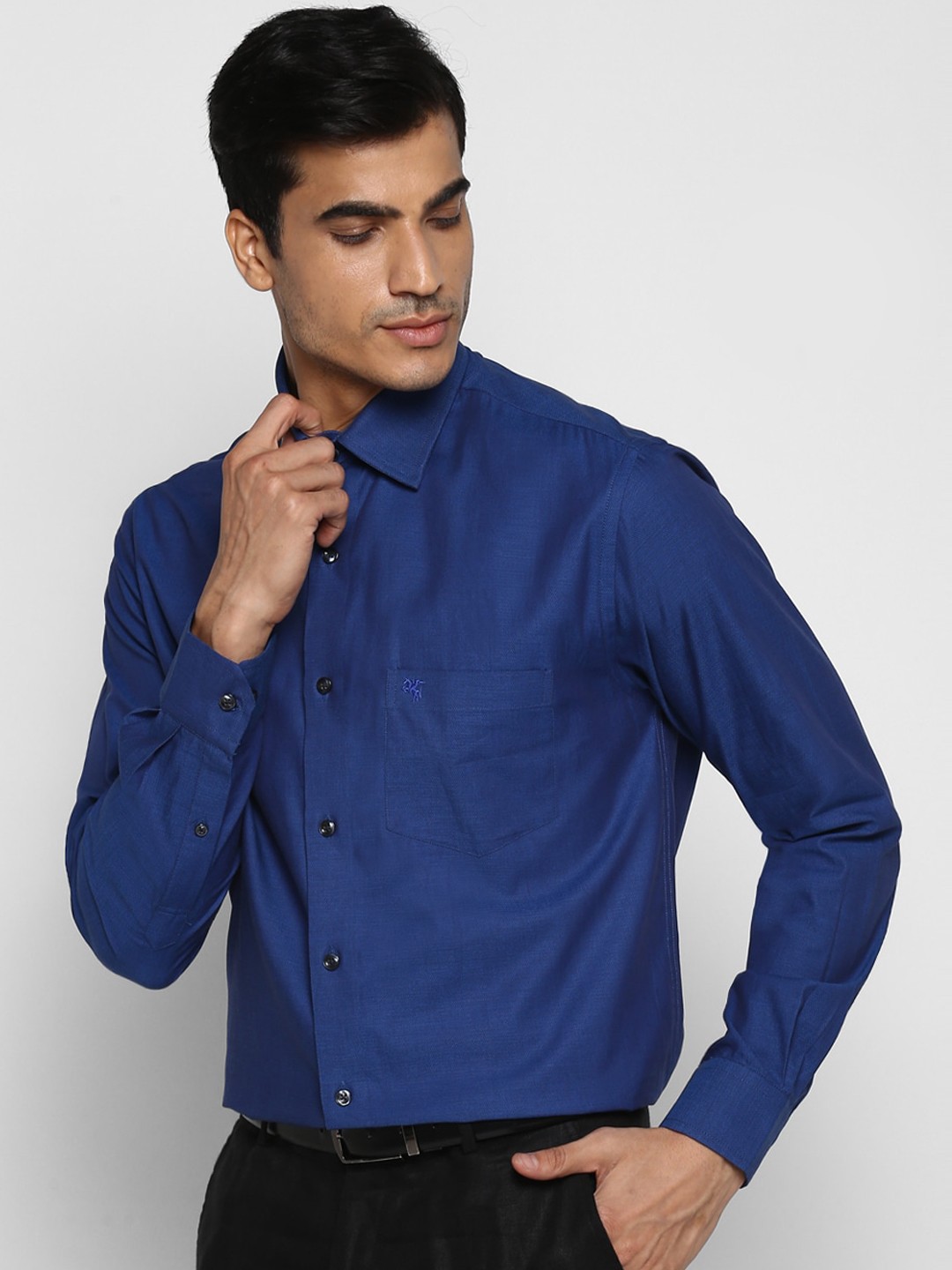 

Cantabil Men Blue Regular Fit Solid Formal Shirt