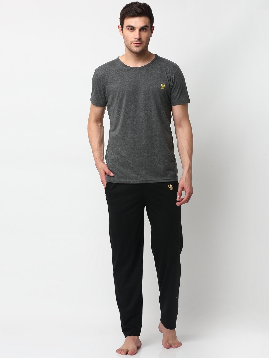 

VIMAL JONNEY Men Grey & Black Solid Night Suit