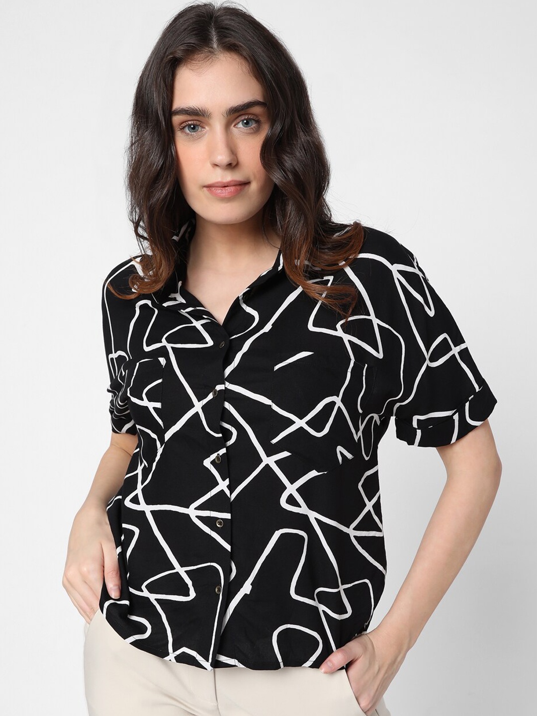 

Vero Moda Women Black Regular Fit Printed Casual Shirt