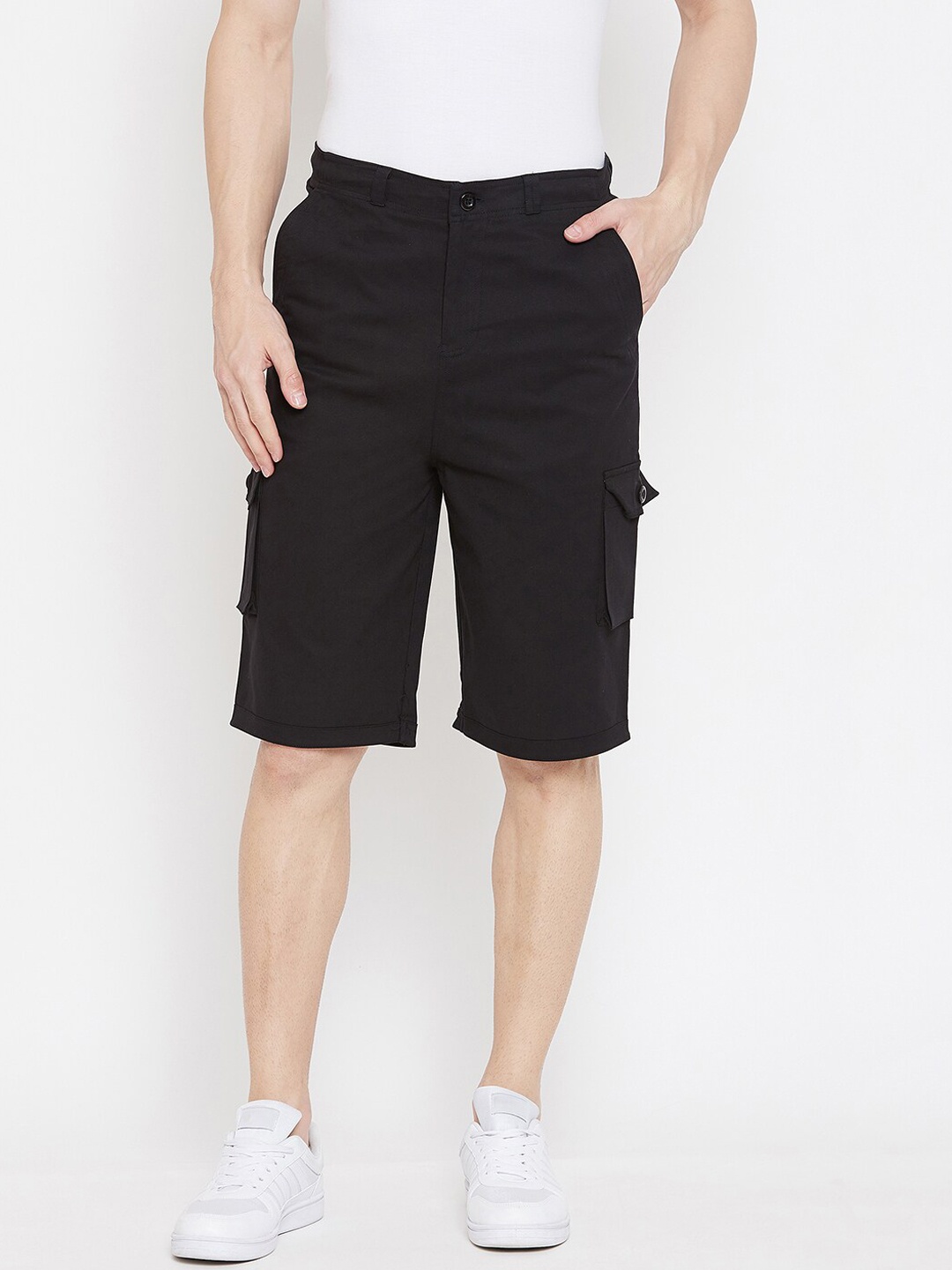 

Hypernation Men Black Solid Regular Fit Cargo Shorts