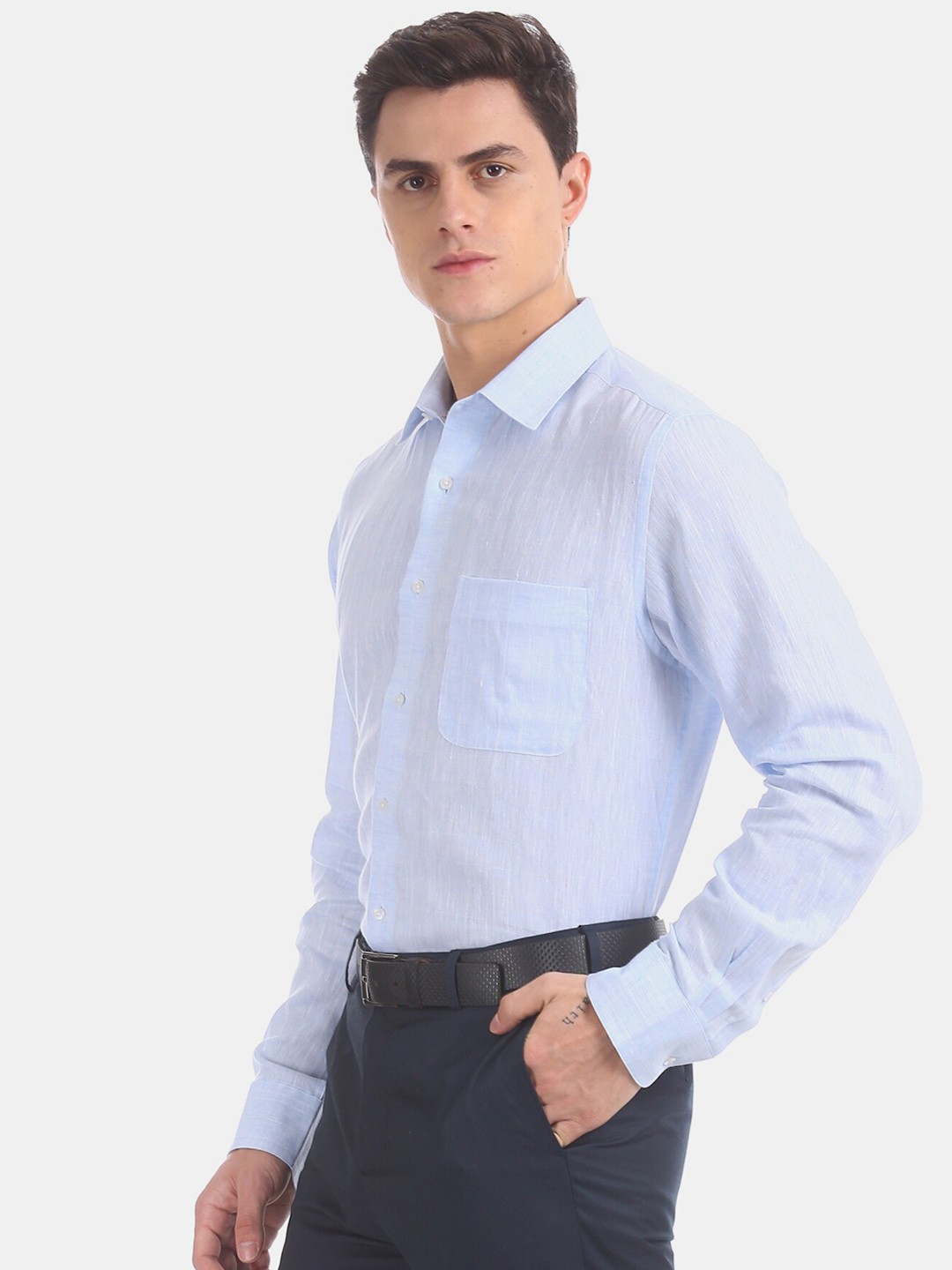 

Arrow Men Blue Regular Fit Solid Casual Shirt