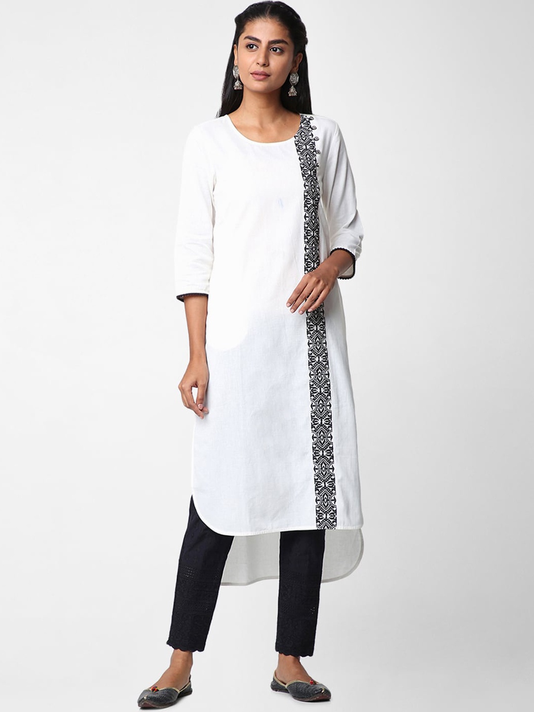 

Naari Women Off White & Black Ethnic Motifs Embroidered Kurta