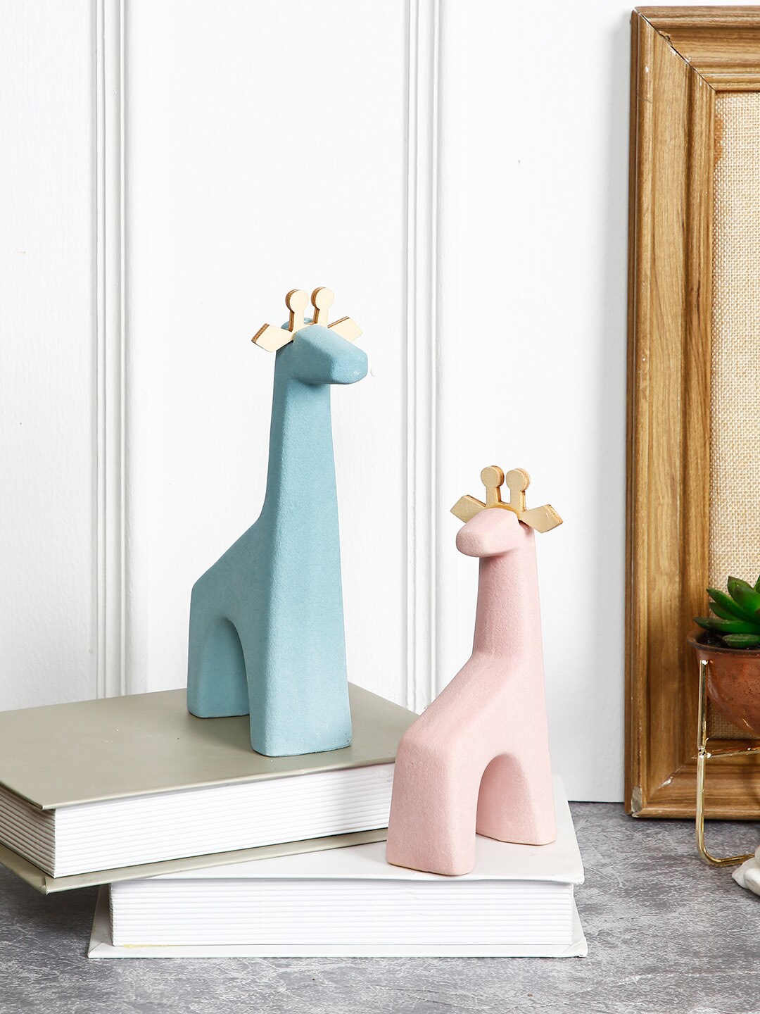 

TAYHAA Set Of 2 Pink & Blue Giraffe Showpieces