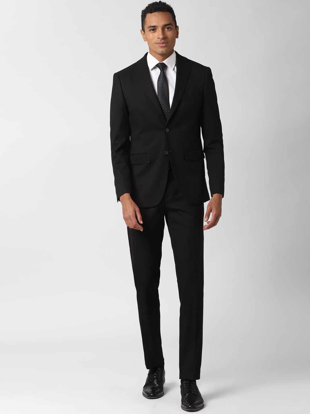 

Peter England Elite Men Black Solid Slim-Fit Formal Suit