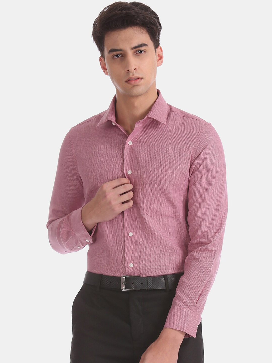 

Arrow Men Red Regular Fit Solid Casual Shirt