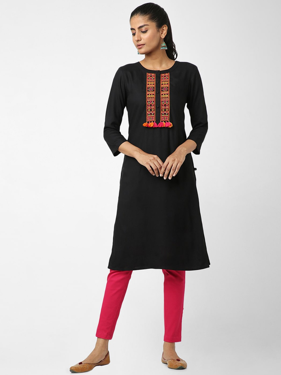 

Naari Women Black Ethnic Motifs Yoke Design Thread Work Kurta
