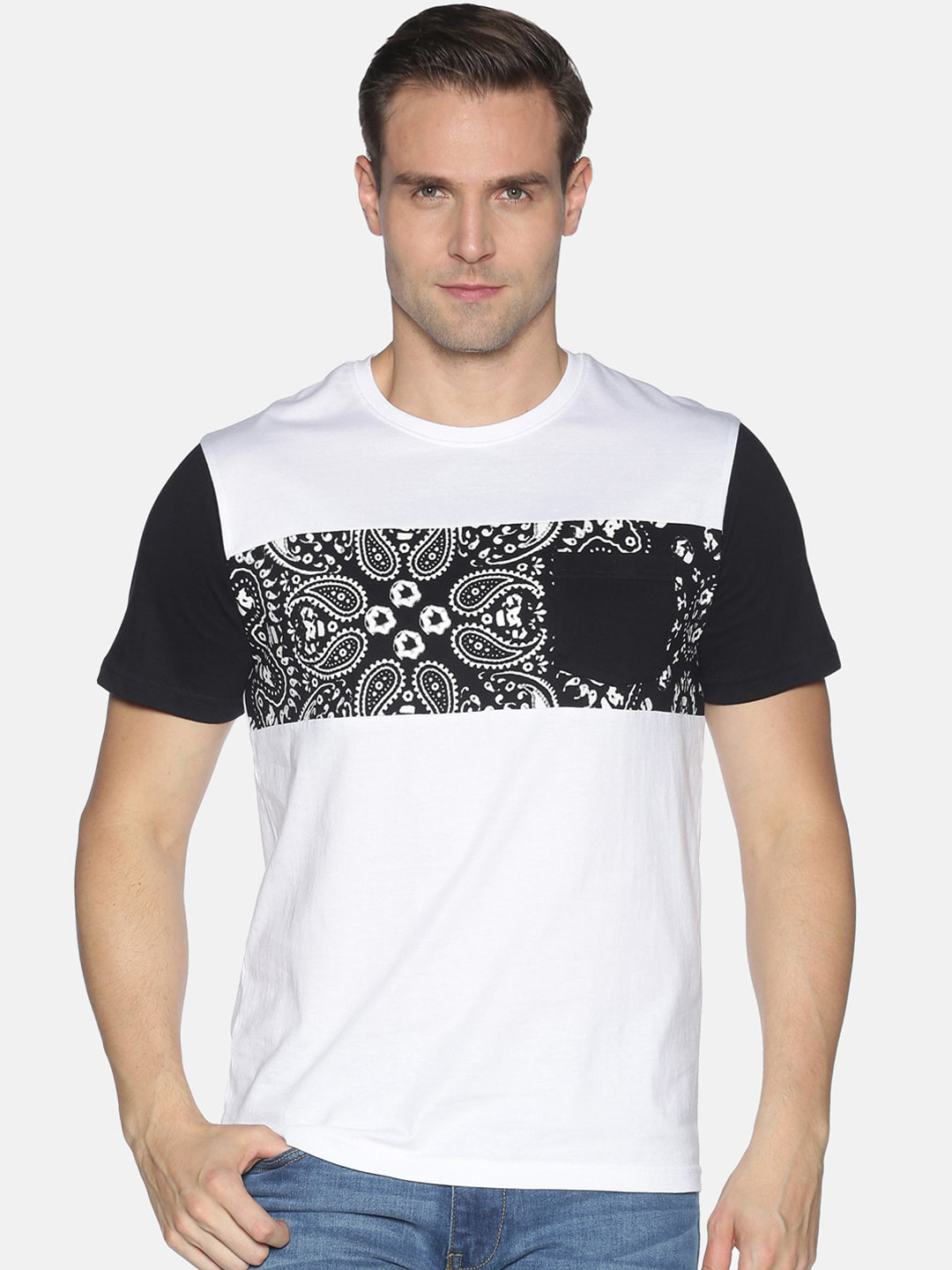 

UrGear Men White Printed Round Neck T-shirt