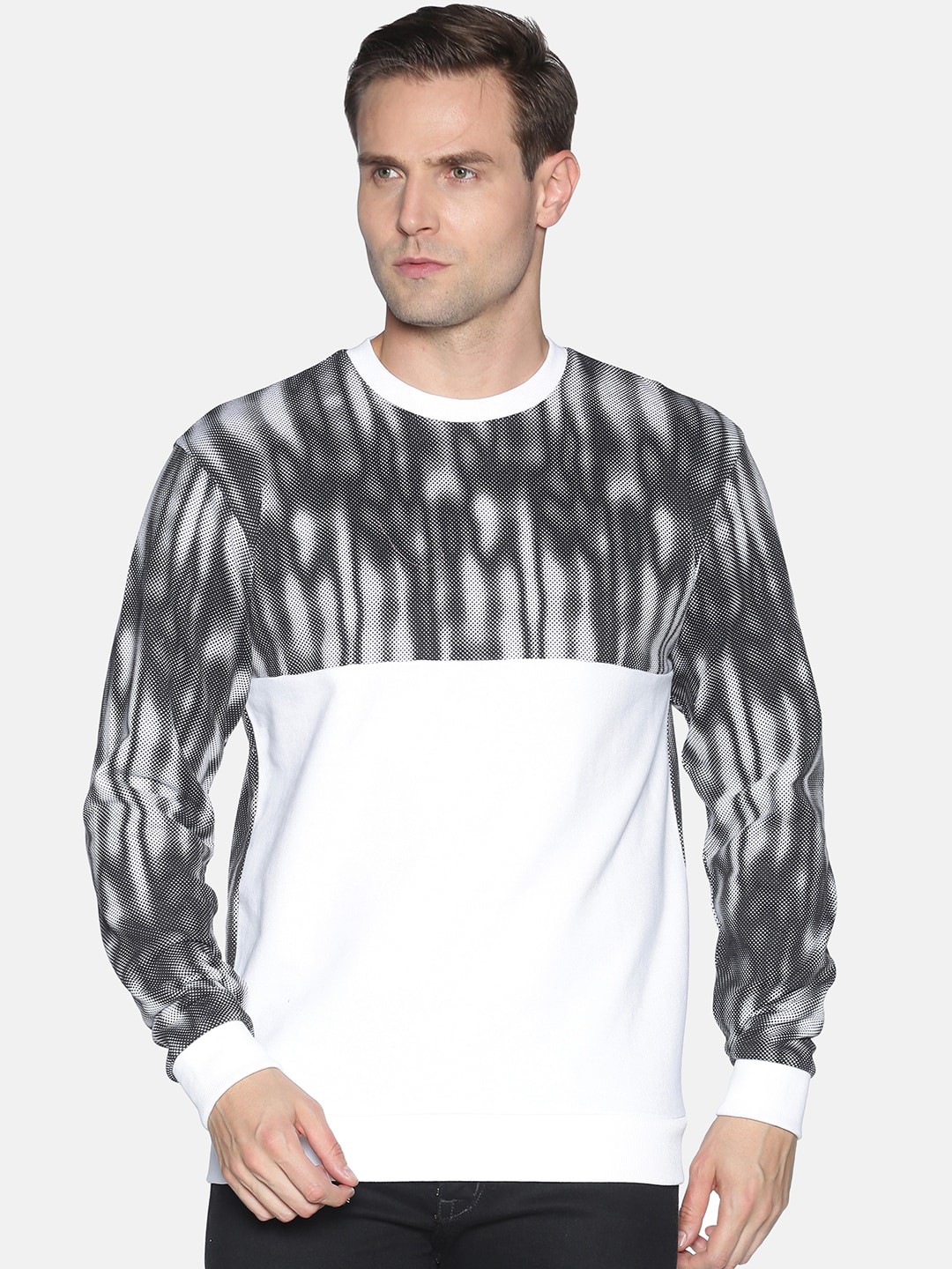 

UrGear Men White Printed Round Neck T-shirt