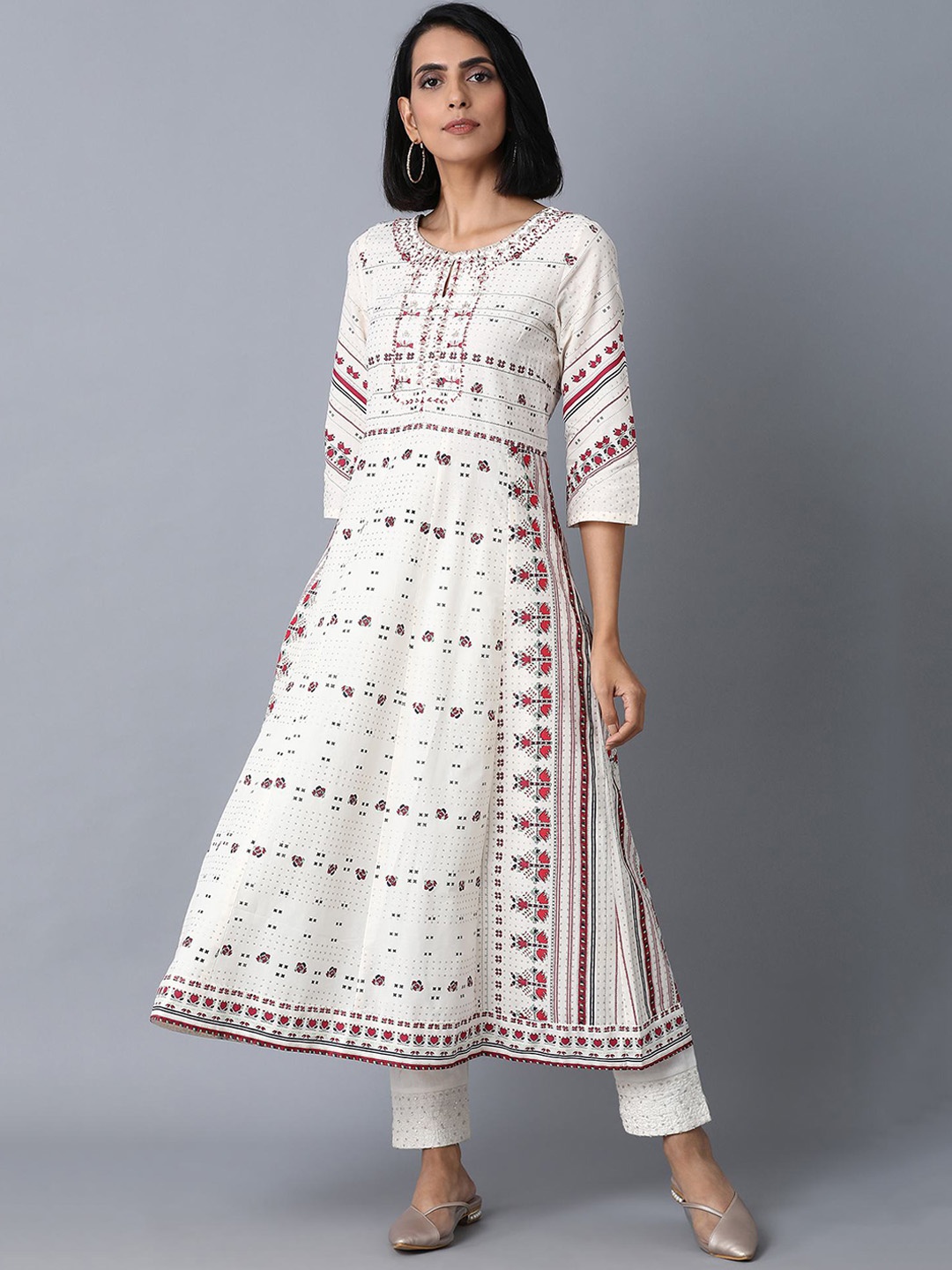 

W Women White & Maroon Ethnic Motifs Embroidered Keyhole Neck Thread Work Kurta