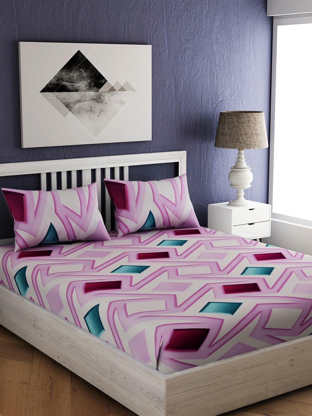 EverHOME Off-White & Sea Green Geometric 144 TC Cotton 1 Queen Bedsheet with 2 Pillow Covers