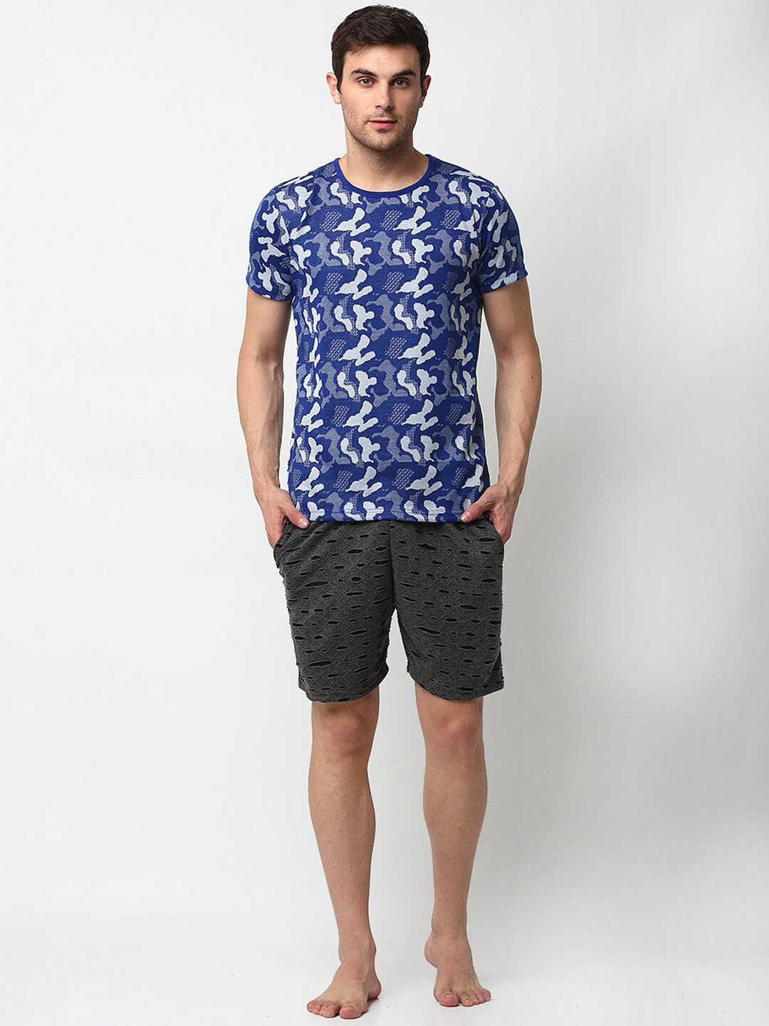 

VIMAL JONNEY Men Blue & Black Printed Night suit