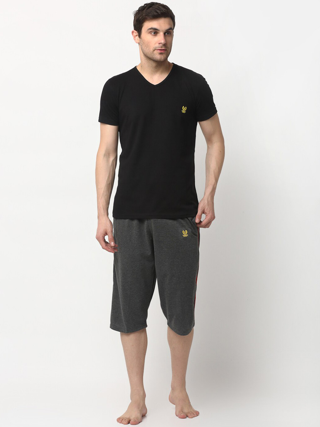 

VIMAL JONNEY Men Black & Grey Solid Night suit