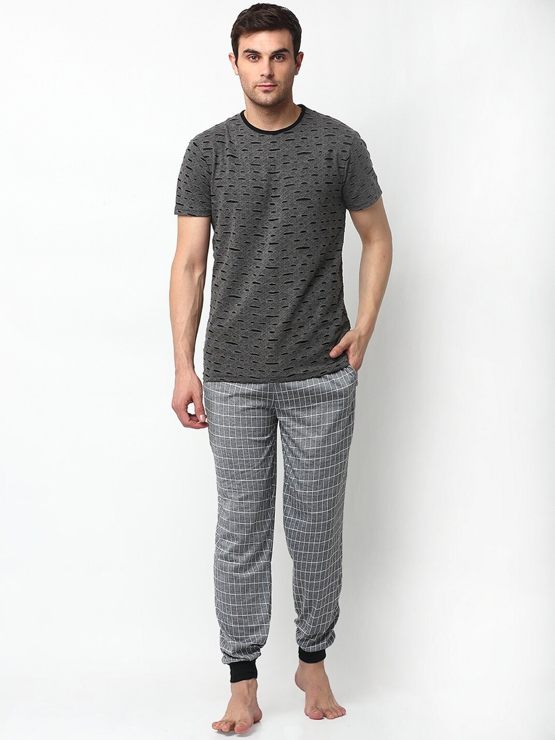 VIMAL JONNEY Men Grey & Black Solid Night Suit