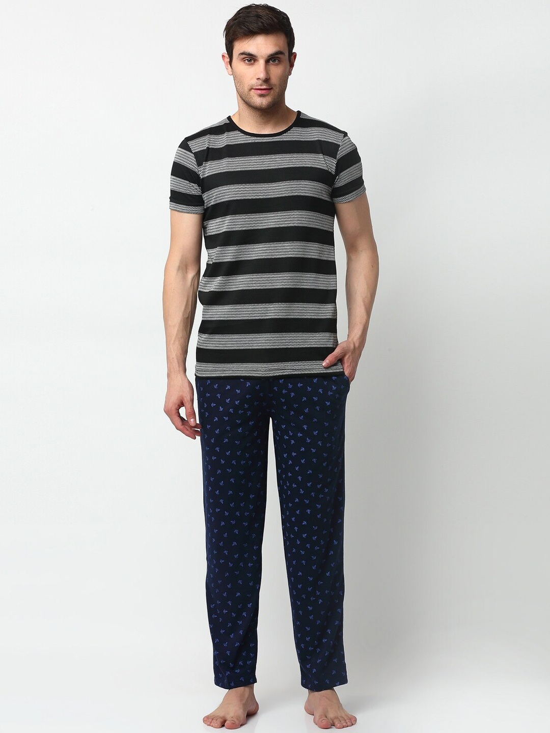 

VIMAL JONNEY Men Black & Navy Blue Striped Night suit