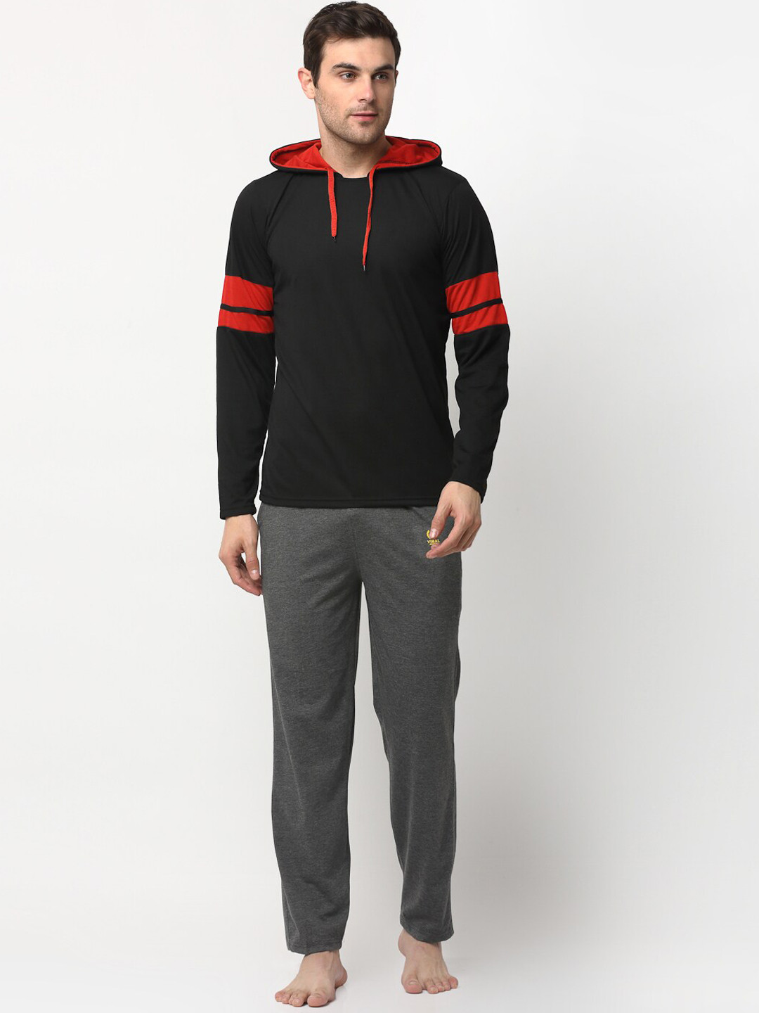 

VIMAL JONNEY Men Black & Grey Solid Night suit
