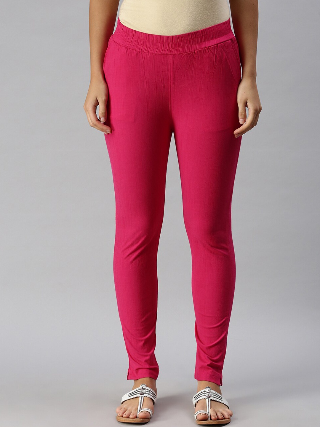 

Soch Women Fuchsia Tapered Fit Solid Regular Trousers