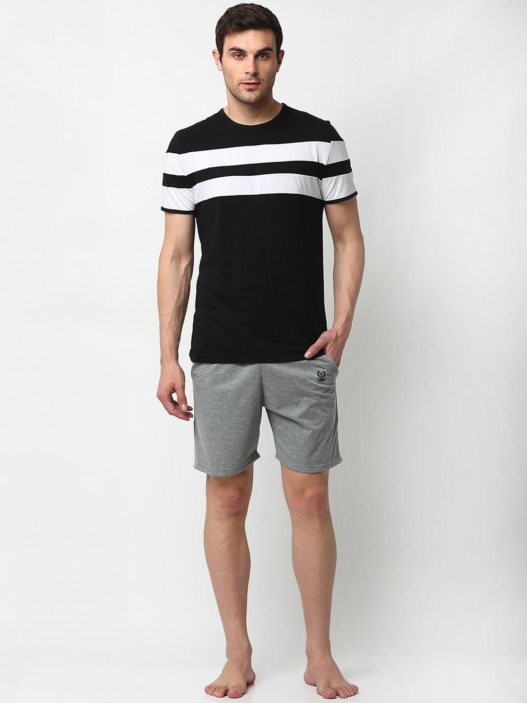 

VIMAL JONNEY Men Black & Grey Colourblocked Night suit