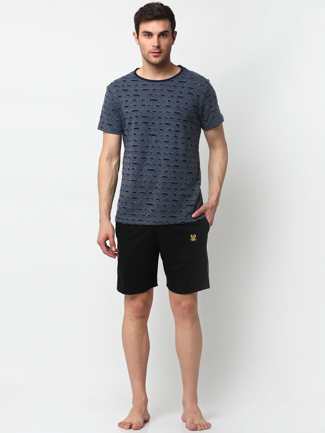 

VIMAL JONNEY Men Grey & Black Printed Night suit