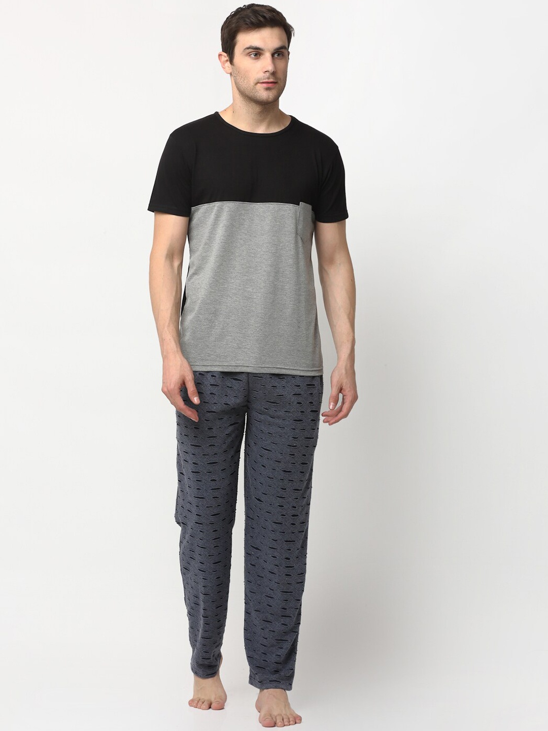 

VIMAL JONNEY Men Grey Melange & Black Colourblocked Night Suit