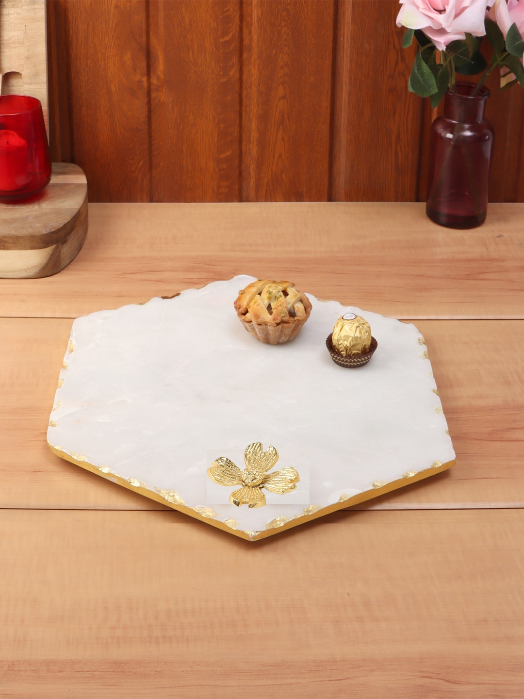 

NikkisPride White & Gold-Toned Embedded Brass Flower Hexagon Marble Platter