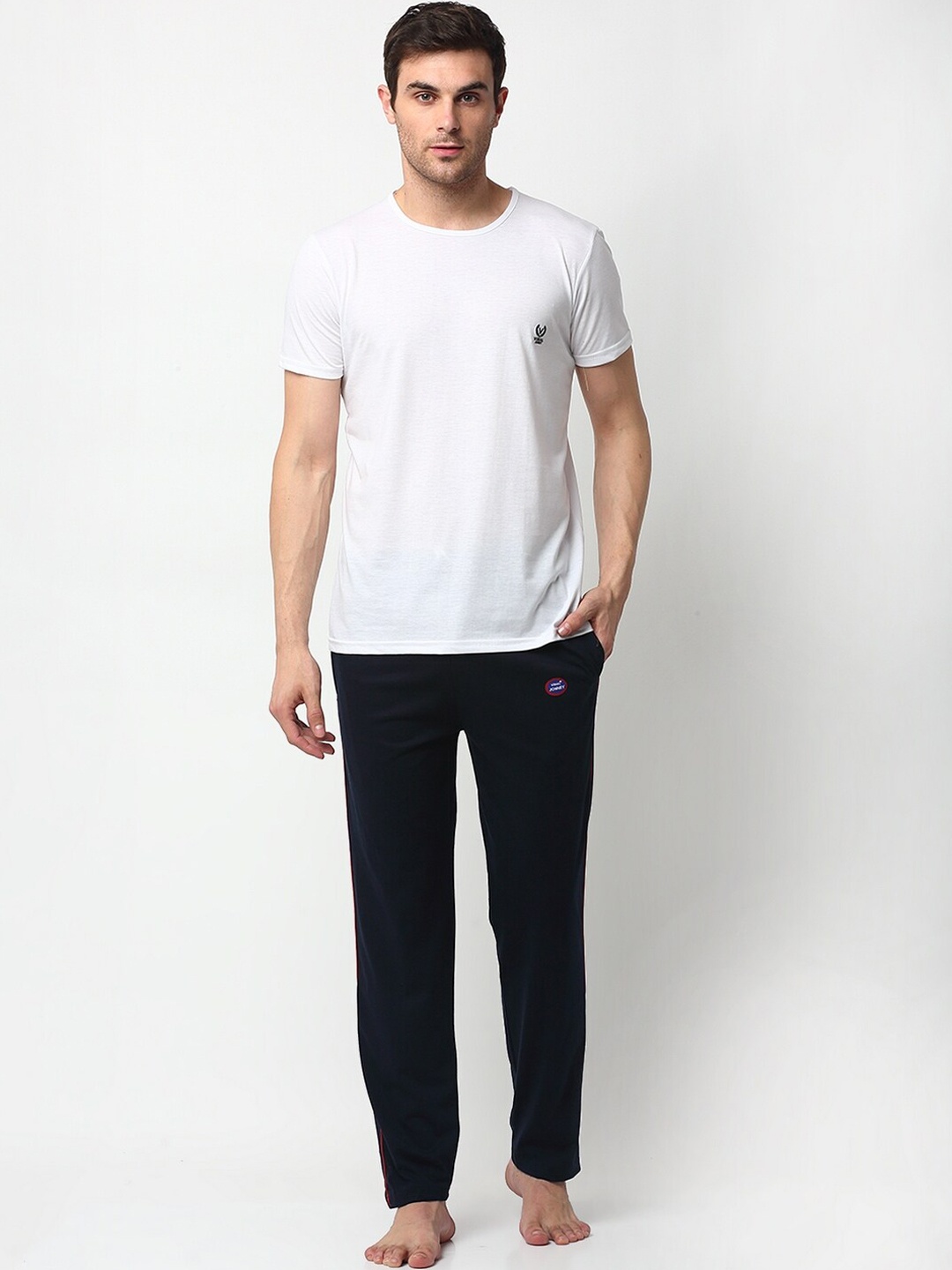 

VIMAL JONNEY Men White & Navy Blue Solid Night suit