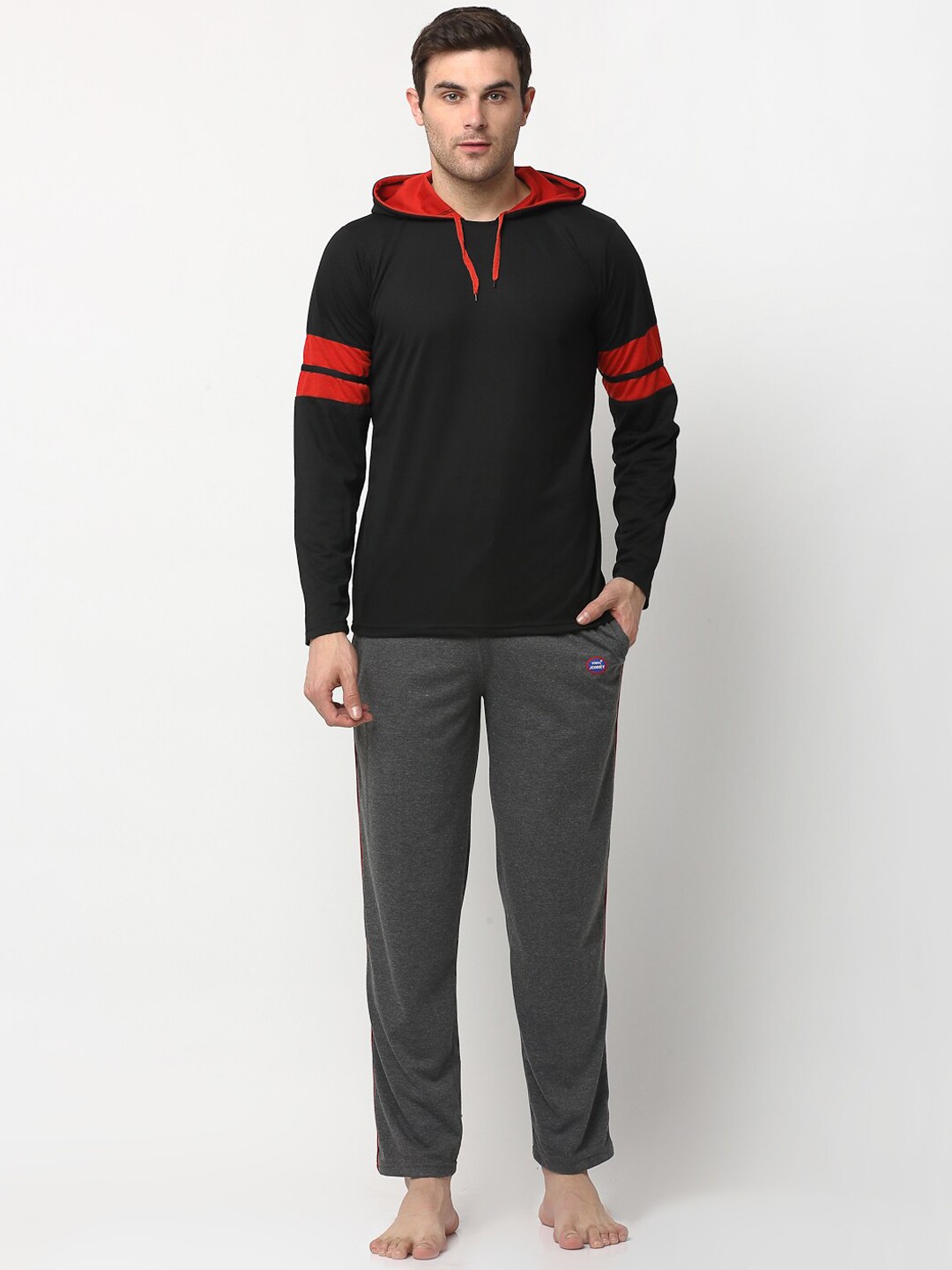 

VIMAL JONNEY Men Black & Grey Solid Night suit