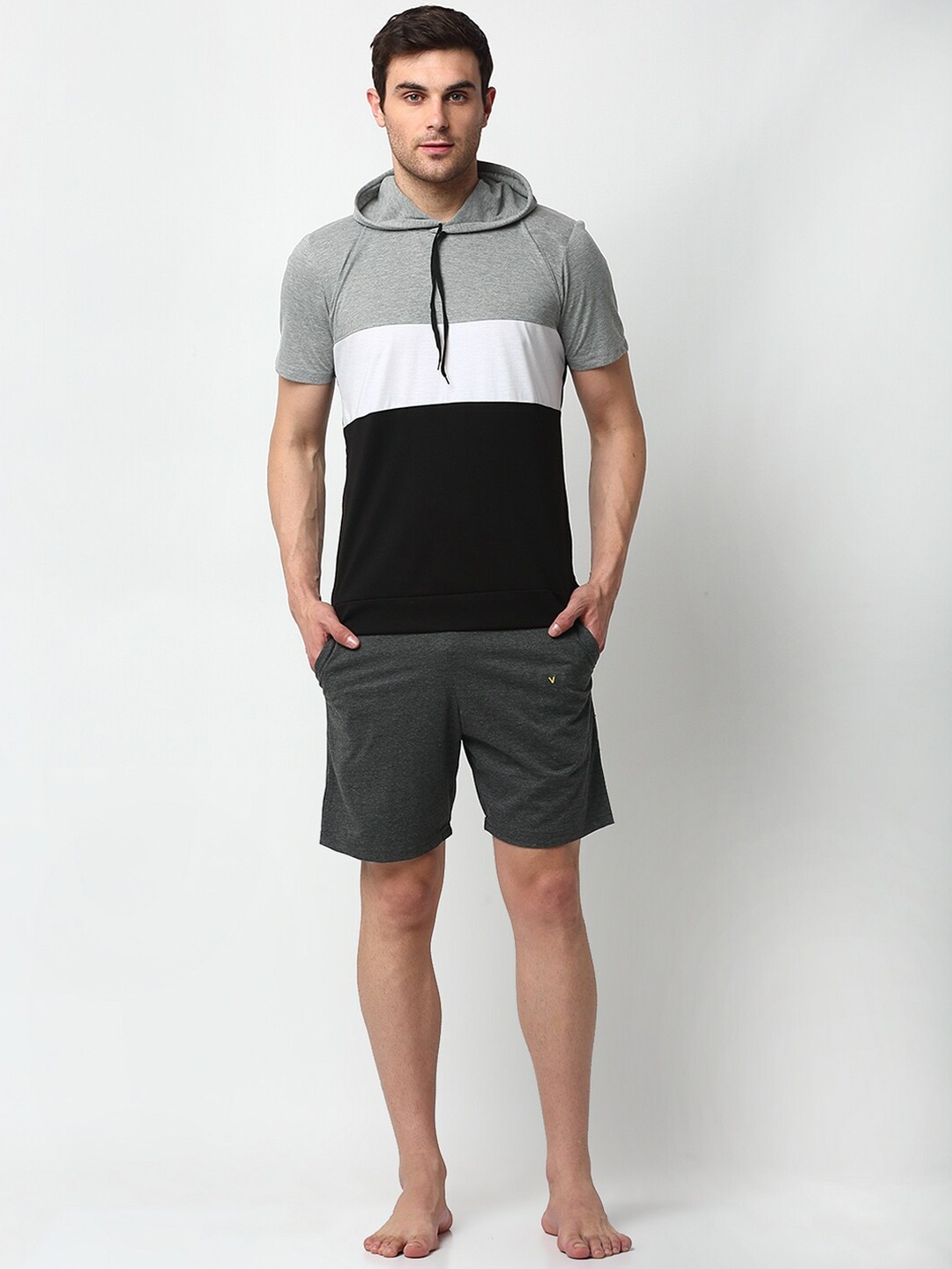 

VIMAL JONNEY Men Grey & Black Colourblocked Night Suit T_13_MLG_N9_ANT_02