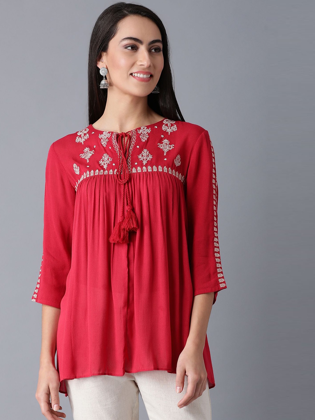 

W Red Tie-up Neck Regular Top