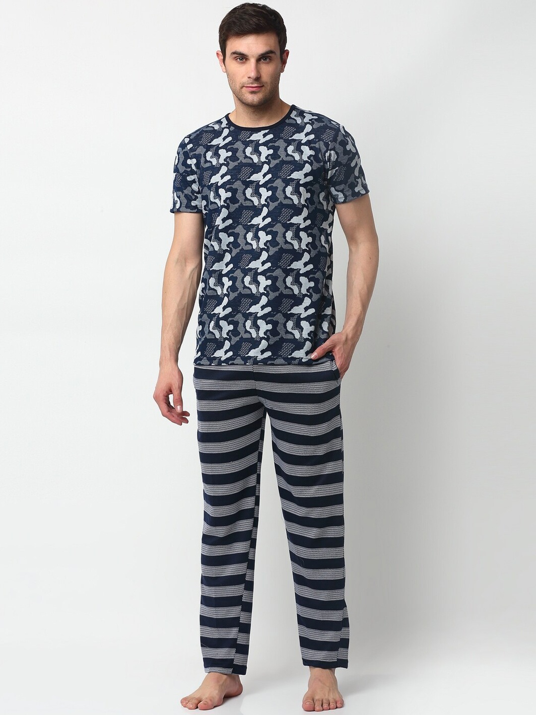 

VIMAL JONNEY Men Navy Blue & Grey Printed Night suit