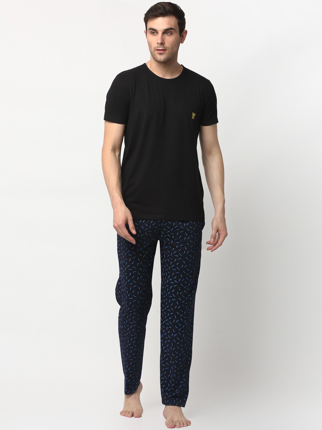 

VIMAL JONNEY Men Black & Navy Blue Solid Night suit