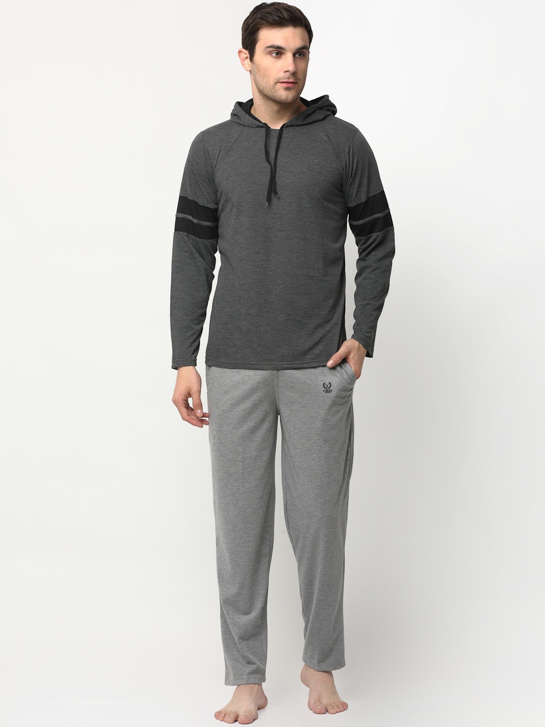 

VIMAL JONNEY Men Grey & Black Solid Night Suit