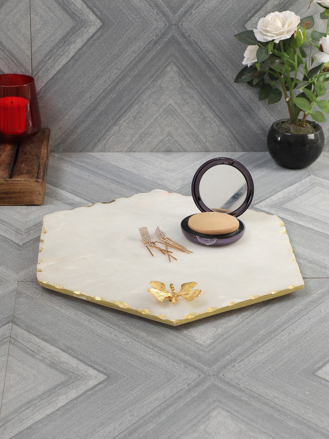

NikkisPride White & Gold-Toned Embedded Brass Butterfly Hexagon Marble Platter
