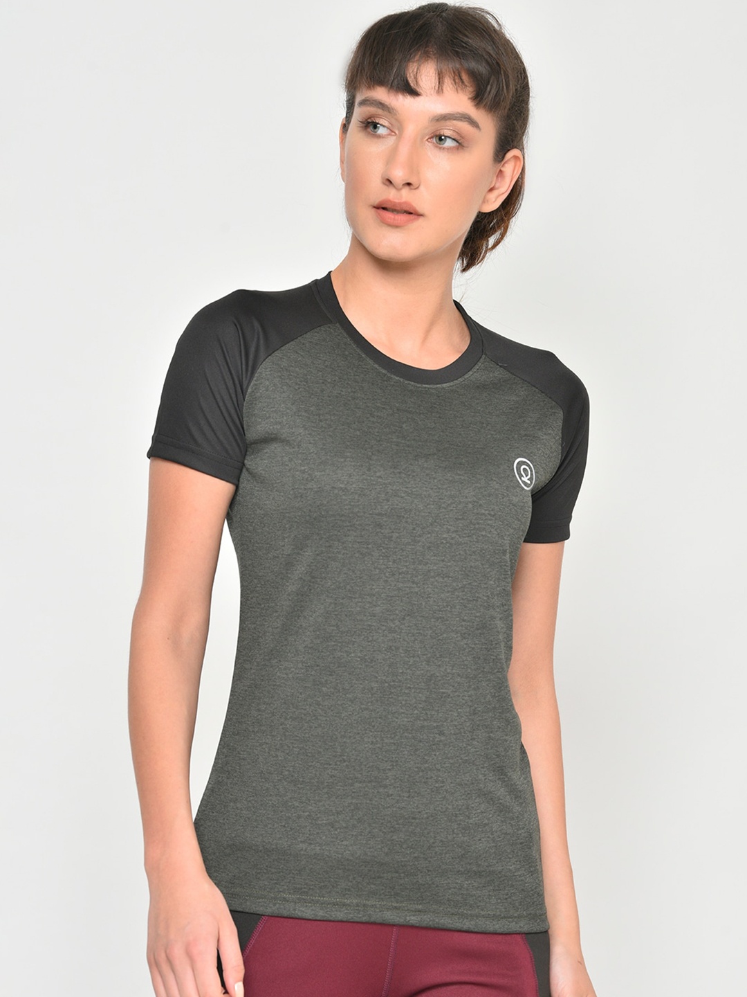 

CHKOKKO Women Olive & Black Colourblocked Training or Gym T-shirt