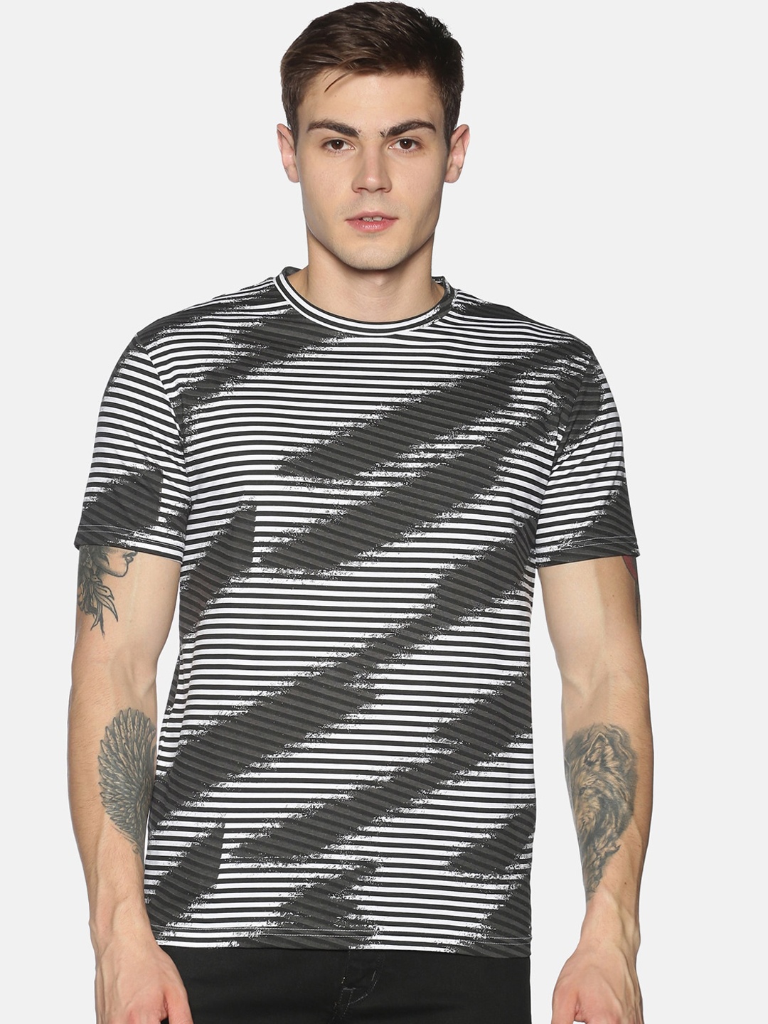 

UrGear Men Black & White Striped Round Neck T-shirt