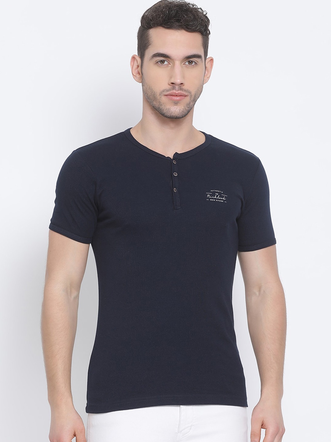 

Richlook Men Navy Blue Solid Henley Neck T-shirt
