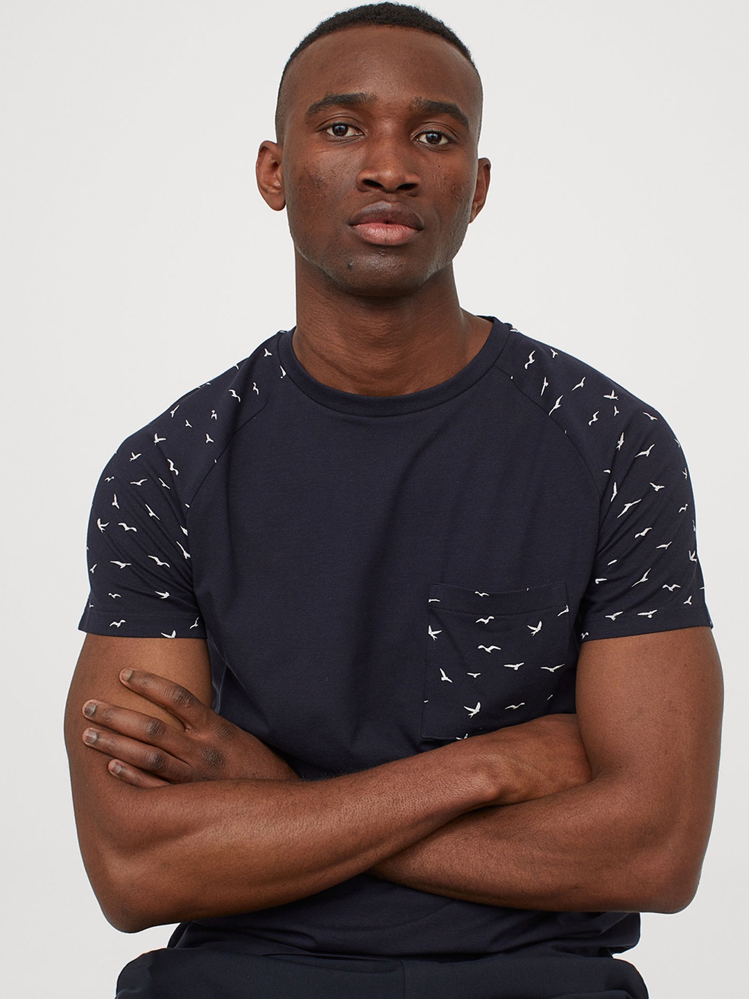 

H&M Men Navy Blue & White Patterned T-shirt Muscle Fit