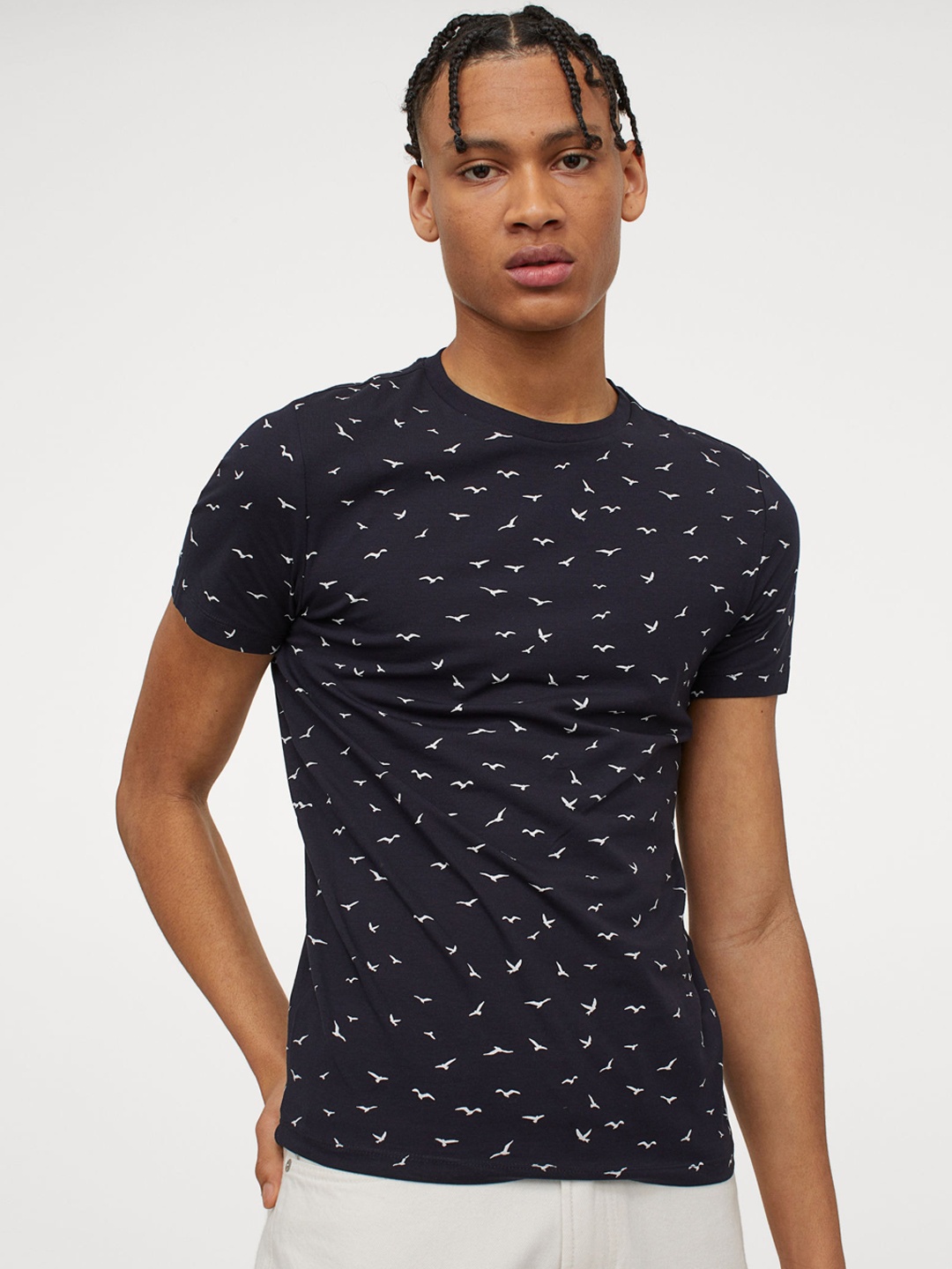 

H&M Men Blue & white Printed Muscle Fit T-shirt