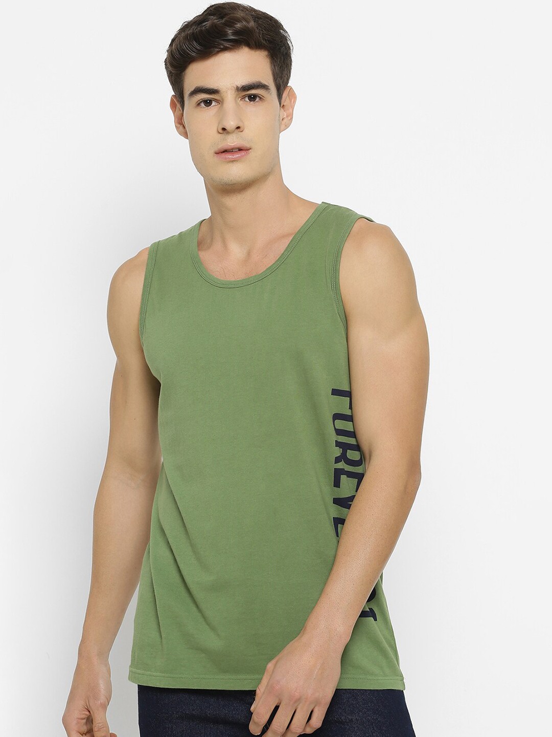 

FOREVER 21 Men Green & Black Solid 160 GSM Basic Tank