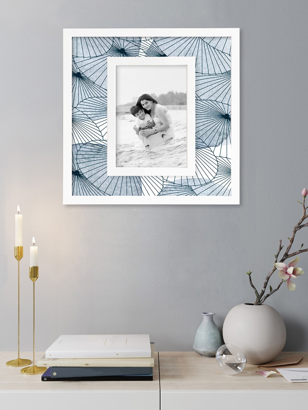 

RANDOM White & Black Printed Photo Frame