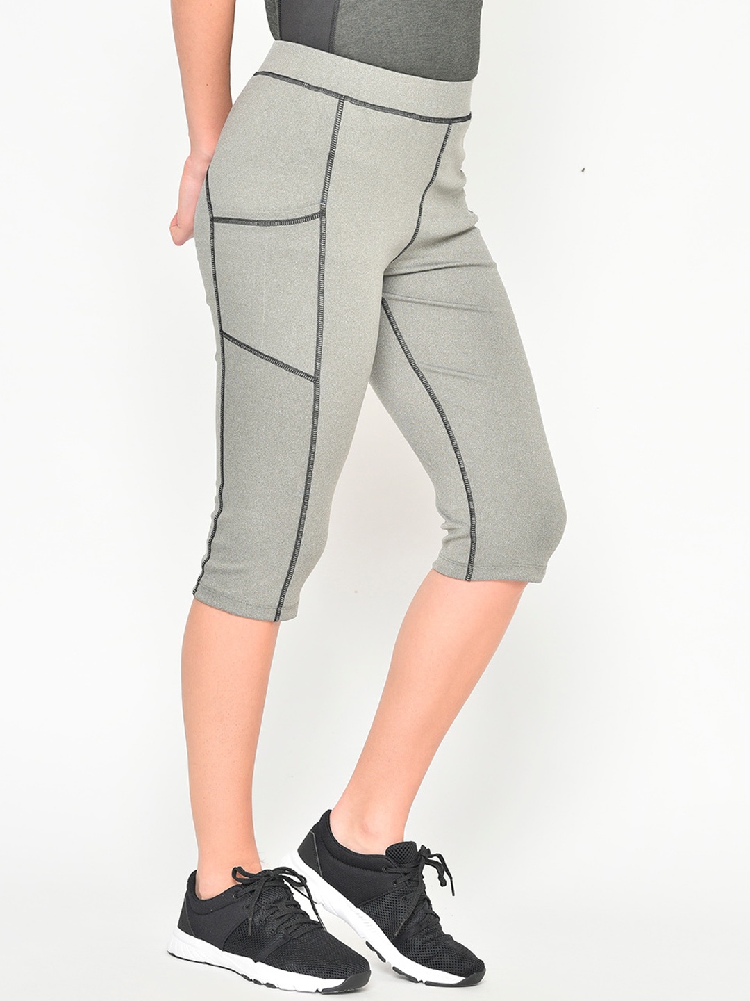 

Chkokko Women Green Black Solid Skinny Fit Gym Capris